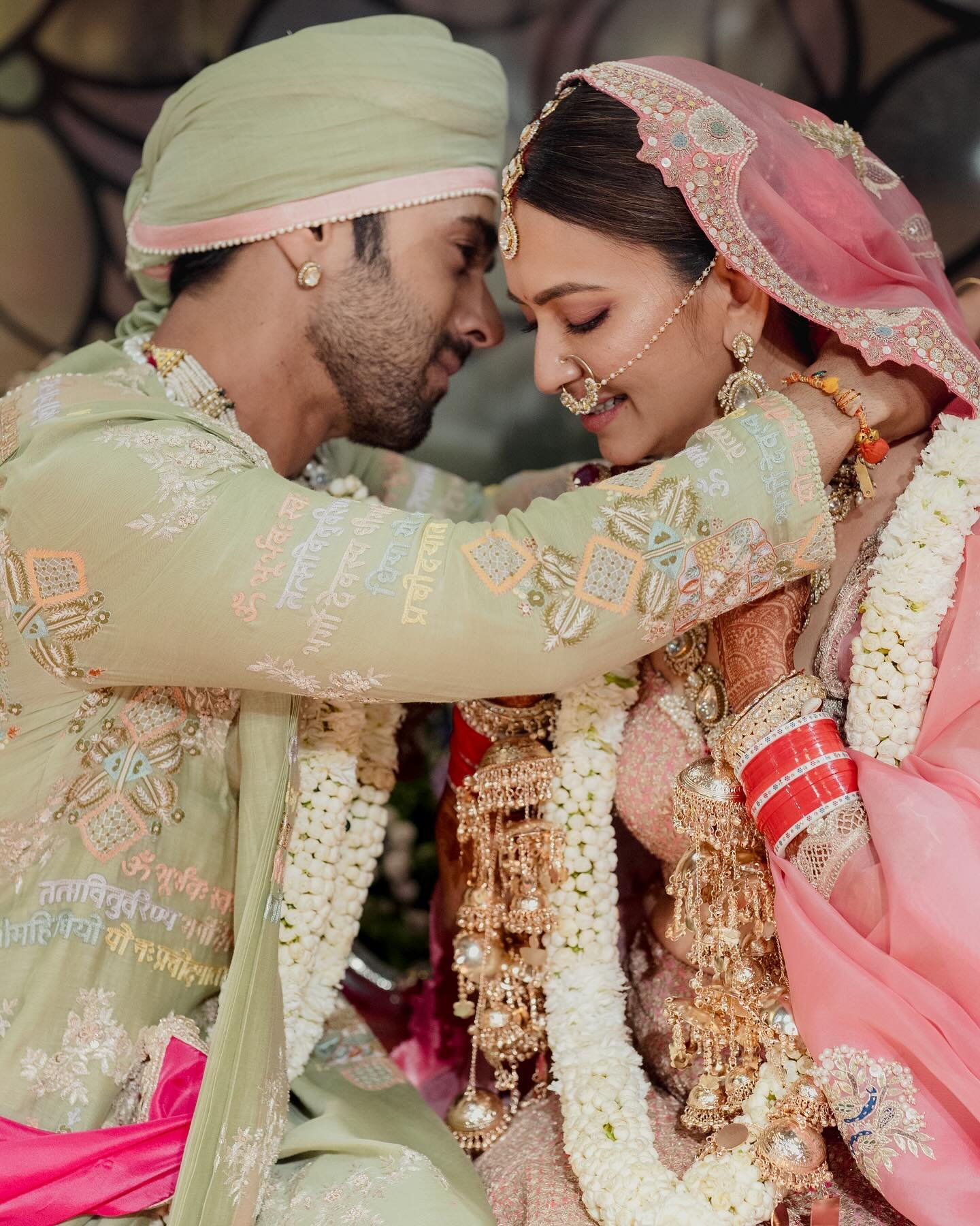 kriti kharbanda husband