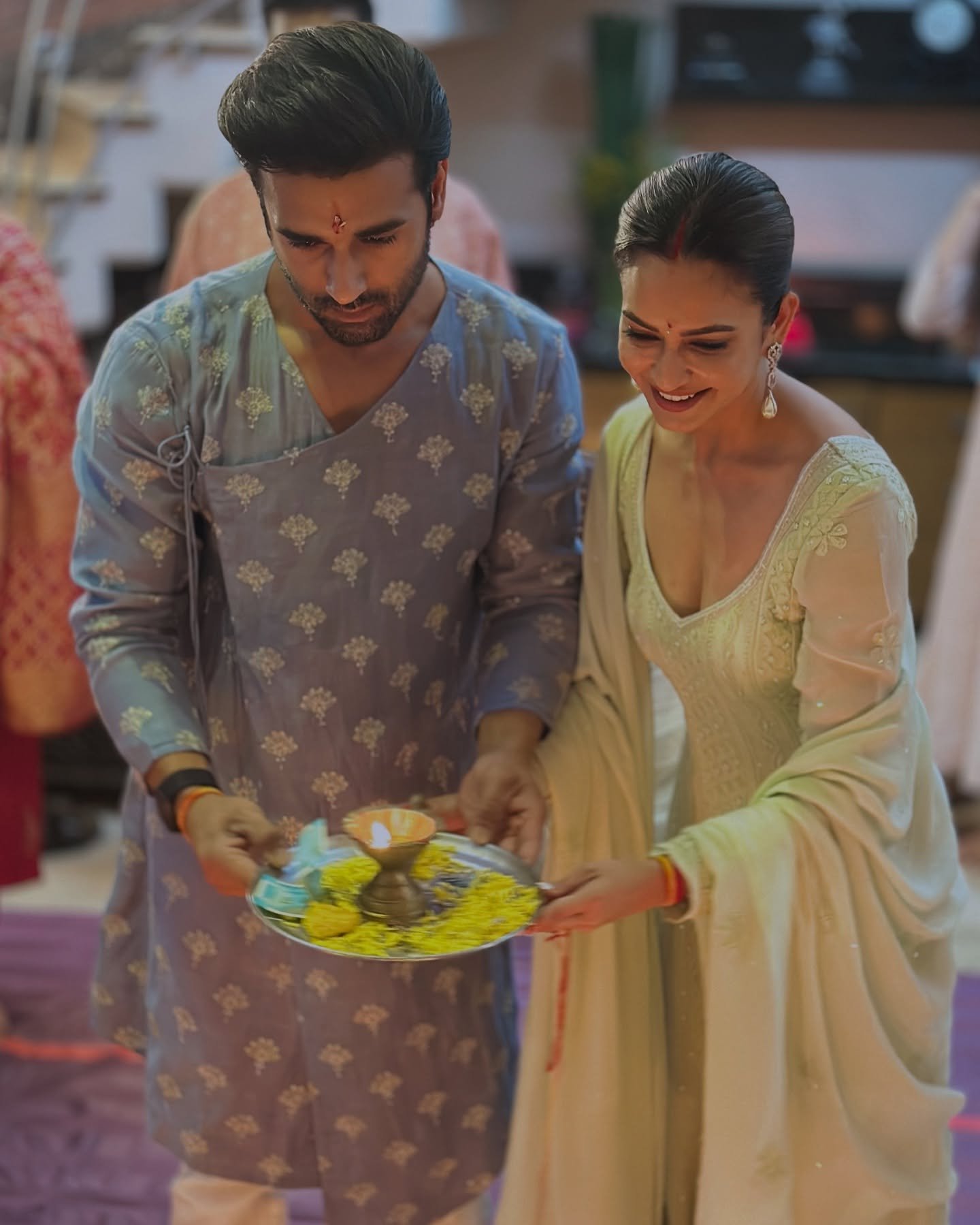 kriti kharbanda husband