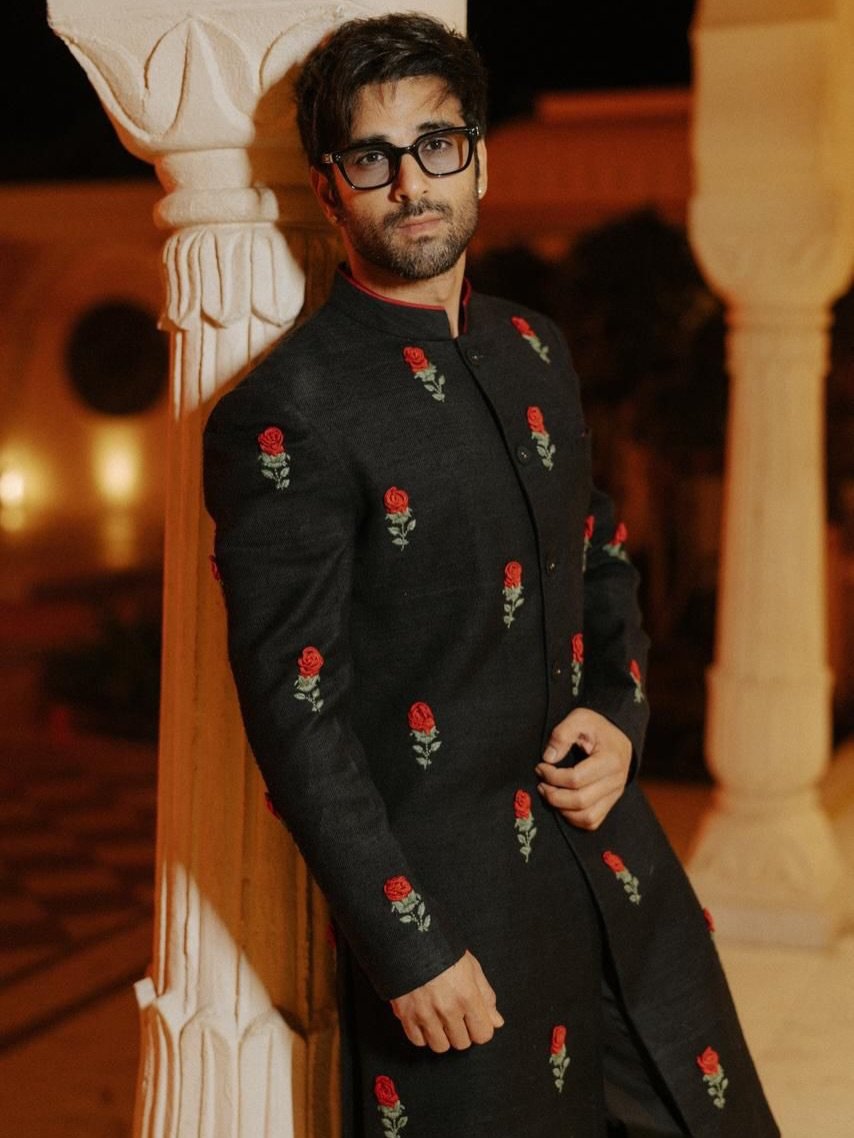 kriti kharbanda husband